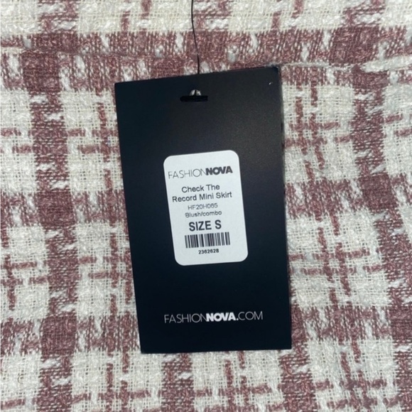 FASHION NOVA - Check the record MINI SKIRT size small. Color: blush/combo - Picture 3 of 6